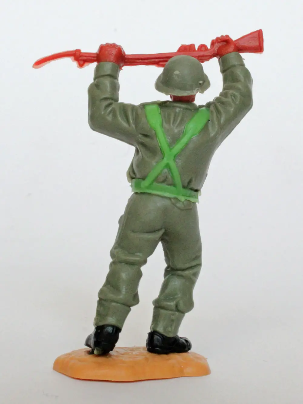 Rückseite eines britischen Timpo-Toys WW2 Soldaten